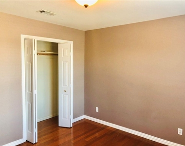 2305 S Crossing Dr - Photo Thumbnail 12