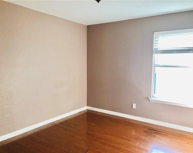2305 S Crossing Dr - Photo Thumbnail 14