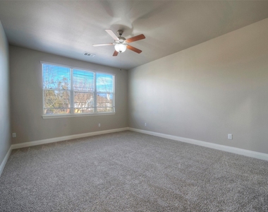 700 Applewood Dr - Photo Thumbnail 7
