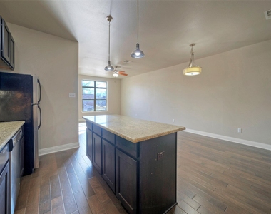 700 Applewood Dr - Photo Thumbnail 5