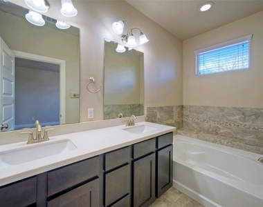700 Applewood Dr - Photo Thumbnail 15