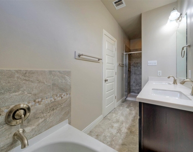 700 Applewood Dr - Photo Thumbnail 8