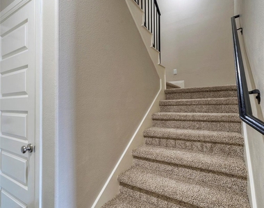 700 Applewood Dr - Photo Thumbnail 17