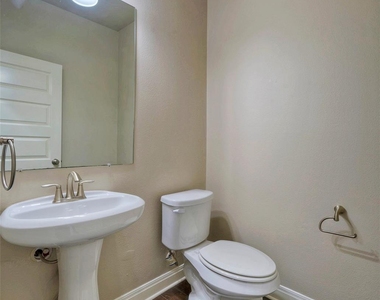 700 Applewood Dr - Photo Thumbnail 16
