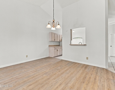 12 Emmons Lane - Photo Thumbnail 11