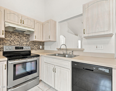 12 Emmons Lane - Photo Thumbnail 7