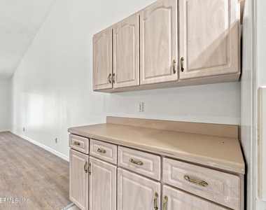 12 Emmons Lane - Photo Thumbnail 8