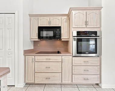12 Emmons Lane - Photo Thumbnail 17