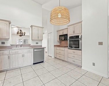 12 Emmons Lane - Photo Thumbnail 14