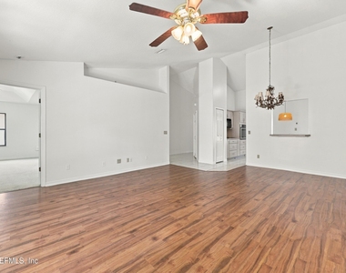 12 Emmons Lane - Photo Thumbnail 10