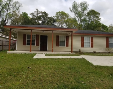 819 Benbow Street - Photo Thumbnail 2