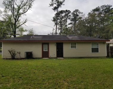 819 Benbow Street - Photo Thumbnail 6