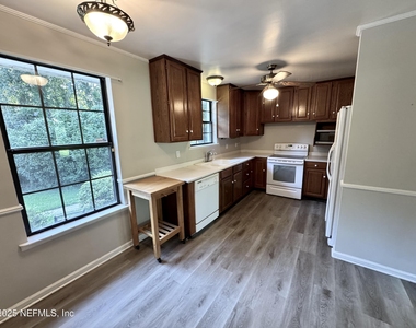 1692 E Holly Oaks Lake Road E - Photo Thumbnail 4