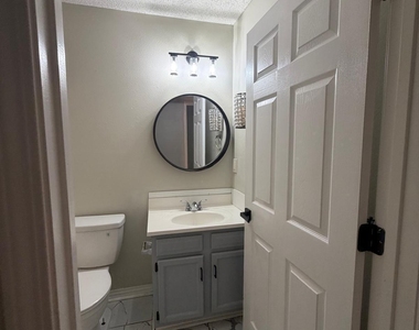 419 King Street - Photo Thumbnail 6
