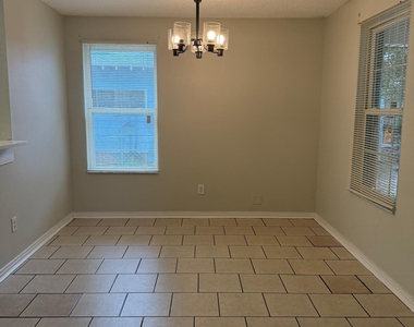 419 King Street - Photo Thumbnail 13