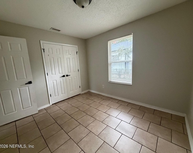 419 King Street - Photo Thumbnail 8
