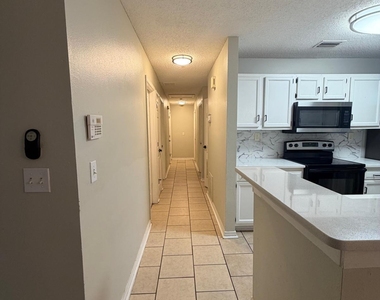 419 King Street - Photo Thumbnail 1