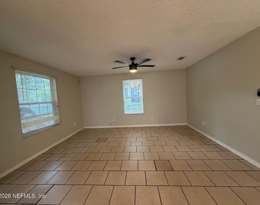 419 King Street - Photo Thumbnail 3