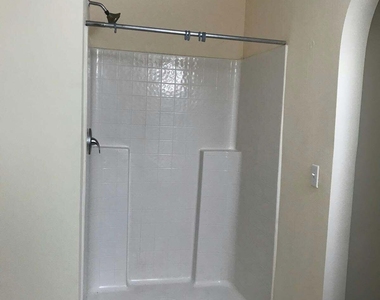 5490 Lafayette Park Drive N - Photo Thumbnail 10