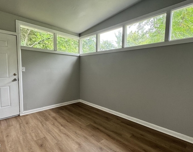 804 La Marche Drive - Photo Thumbnail 7