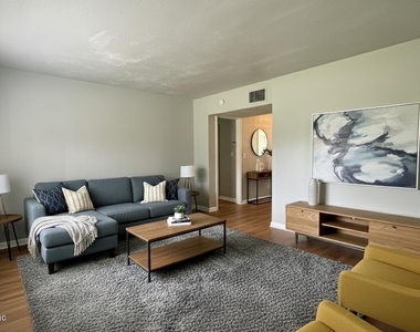 804 La Marche Drive - Photo Thumbnail 3