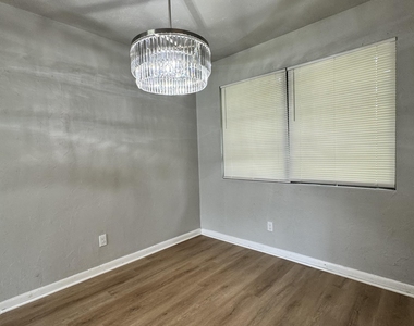 804 La Marche Drive - Photo Thumbnail 6