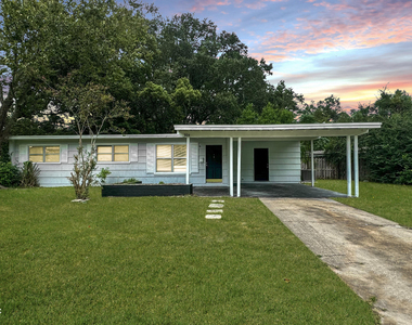 804 La Marche Drive - Photo Thumbnail 1