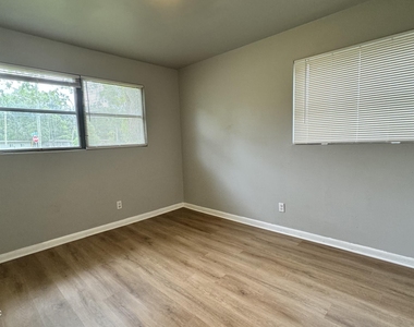804 La Marche Drive - Photo Thumbnail 14