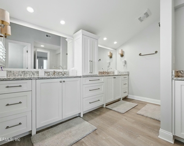746 Spinnakers Reach Drive - Photo Thumbnail 15