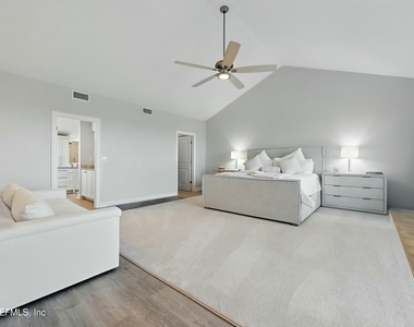 746 Spinnakers Reach Drive - Photo Thumbnail 11