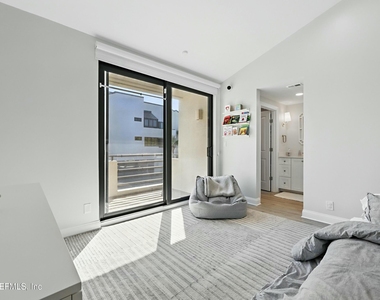 746 Spinnakers Reach Drive - Photo Thumbnail 20
