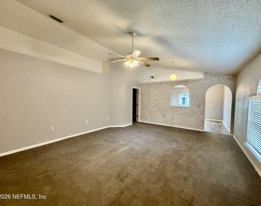 8311 Oak Crossing Drive W - Photo Thumbnail 7