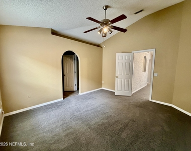 8311 Oak Crossing Drive W - Photo Thumbnail 14