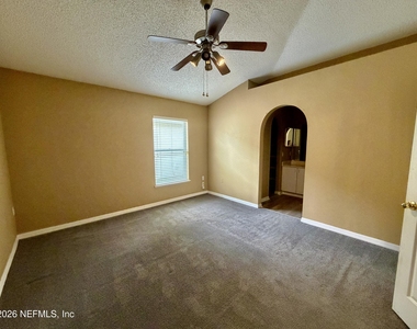 8311 Oak Crossing Drive W - Photo Thumbnail 15
