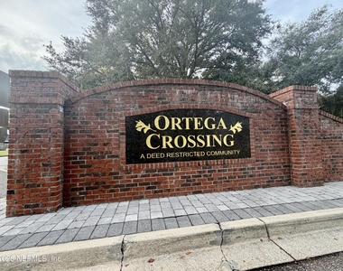 8311 Oak Crossing Drive W - Photo Thumbnail 2