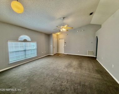 8311 Oak Crossing Drive W - Photo Thumbnail 4