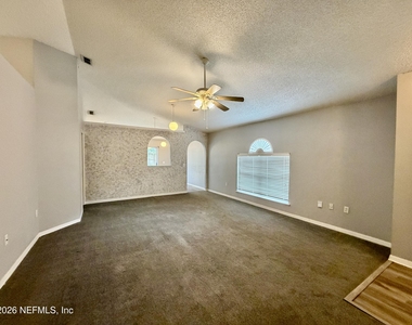 8311 Oak Crossing Drive W - Photo Thumbnail 6