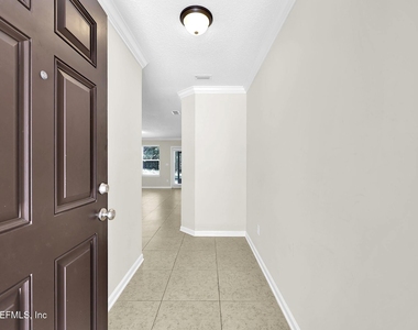 452 Walnut Drive - Photo Thumbnail 2