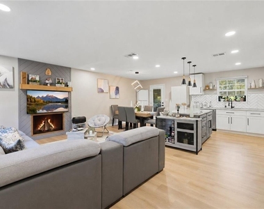 3316 Alcazar Drive Sw - Photo Thumbnail 4