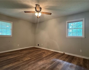 2850 Bruckner Boulevard - Photo Thumbnail 7
