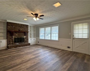 2850 Bruckner Boulevard - Photo Thumbnail 1