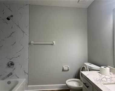 2850 Bruckner Boulevard - Photo Thumbnail 9