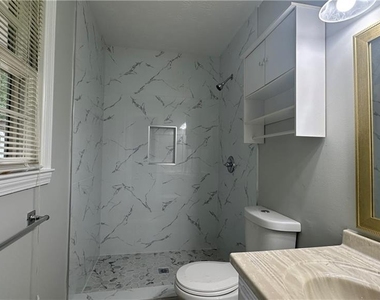 2850 Bruckner Boulevard - Photo Thumbnail 10