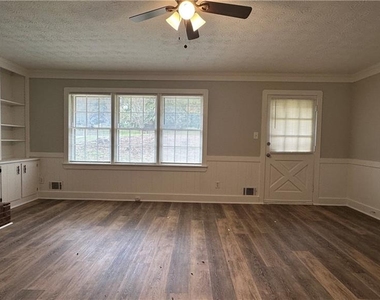 2850 Bruckner Boulevard - Photo Thumbnail 3