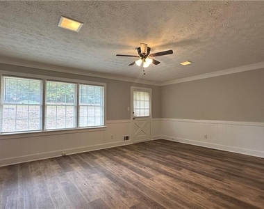 2850 Bruckner Boulevard - Photo Thumbnail 2