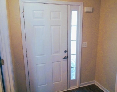 7712 Autry Circle - Photo Thumbnail 1