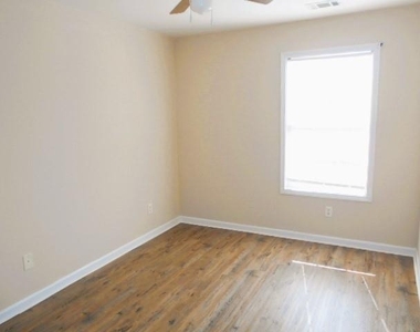 7712 Autry Circle - Photo Thumbnail 7