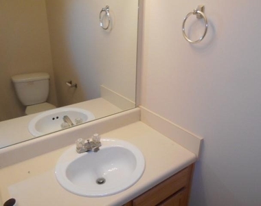 7712 Autry Circle - Photo Thumbnail 6