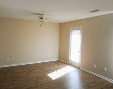 7712 Autry Circle - Photo Thumbnail 5