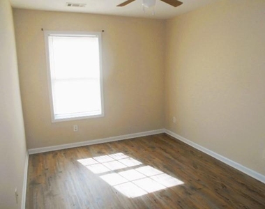7712 Autry Circle - Photo Thumbnail 8